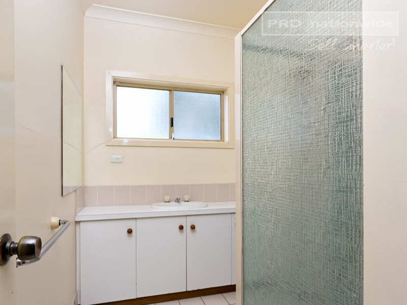 17 Jeeba Place, Glenfield Park NSW 2650