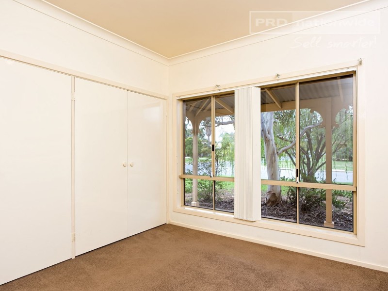17 Jeeba Place, Glenfield Park NSW 2650