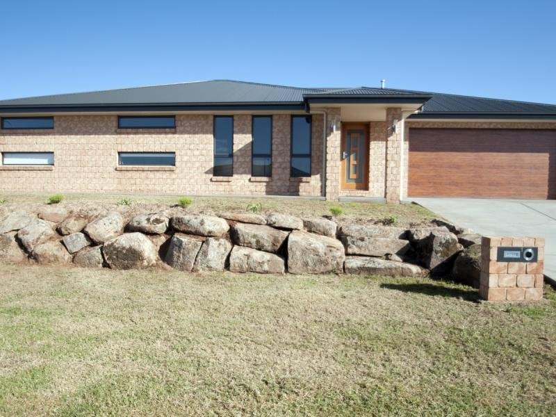 1 Pinnacle Place, Estella NSW 2650