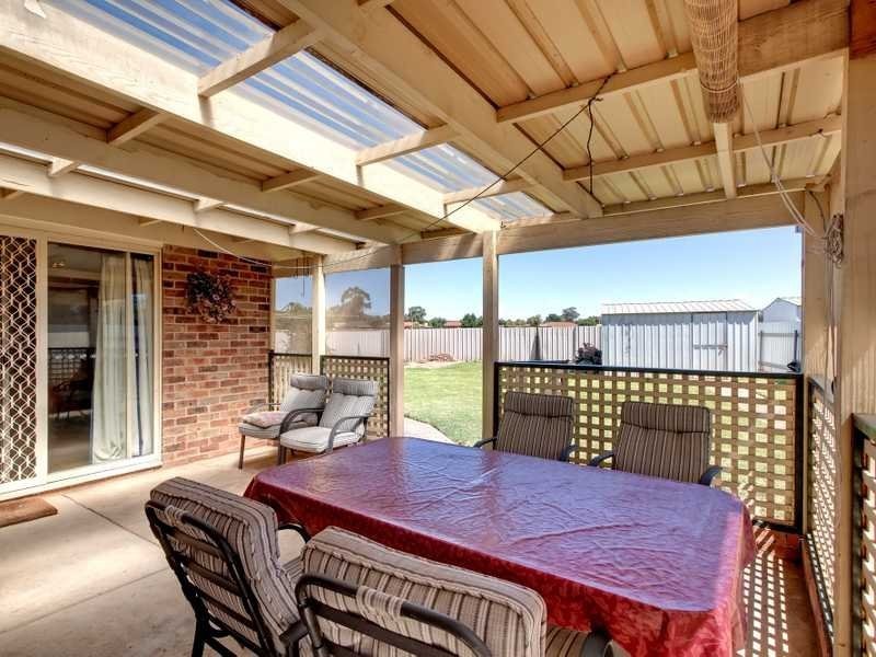 14 Yentoo Drive, Glenfield Park NSW 2650