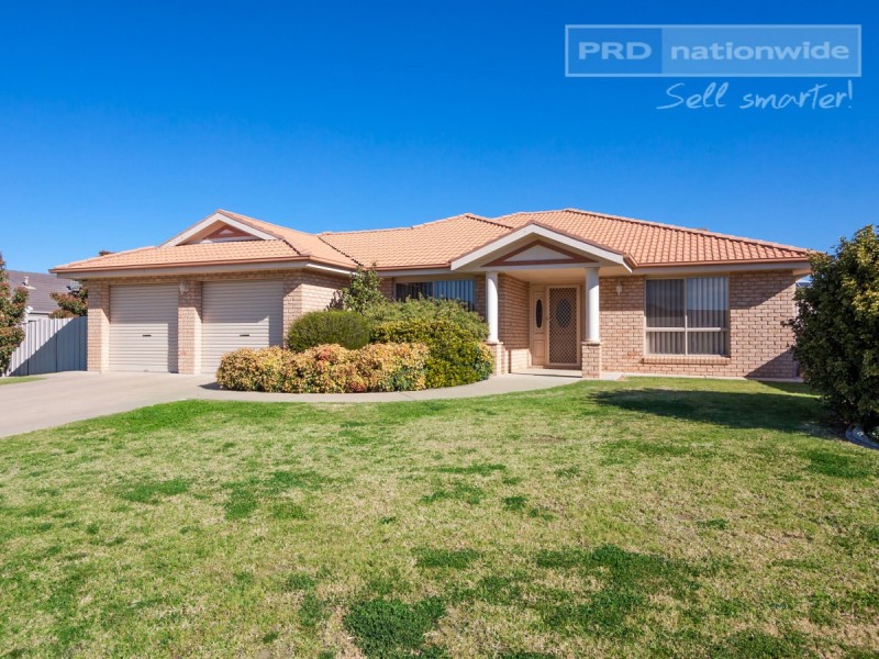 12 Cowan Place, Lloyd NSW 2650