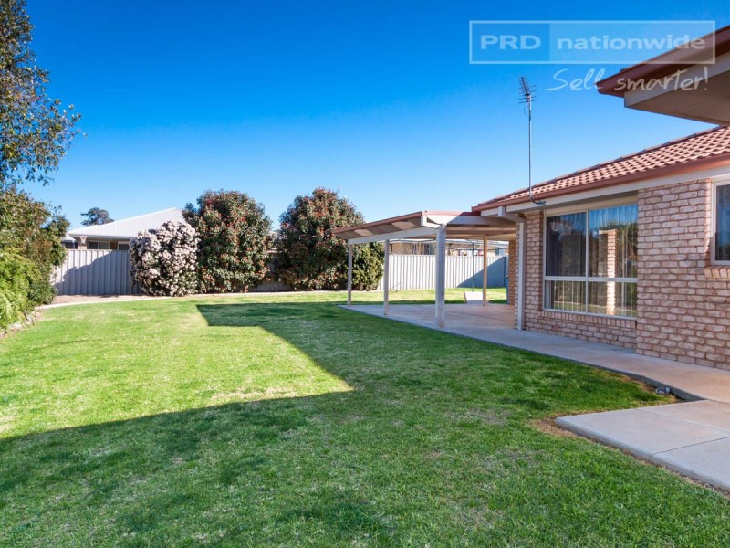 12 Cowan Place, Lloyd NSW 2650