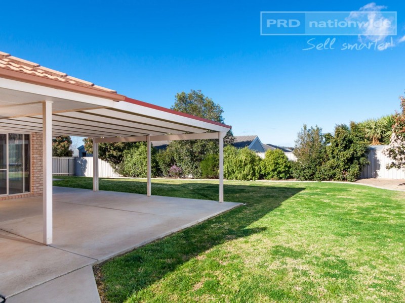 12 Cowan Place, Lloyd NSW 2650