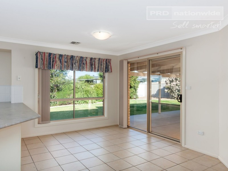 12 Cowan Place, Lloyd NSW 2650