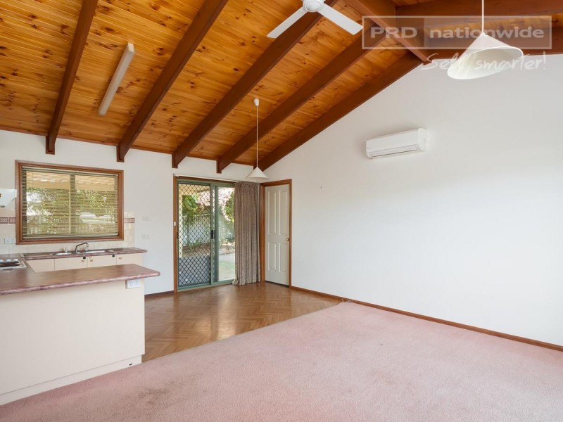 15 Richard Street, Turvey Park NSW 2650