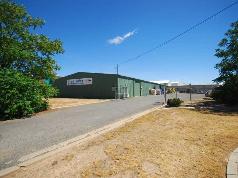 299 Copland Street, Wagga Wagga NSW 2650