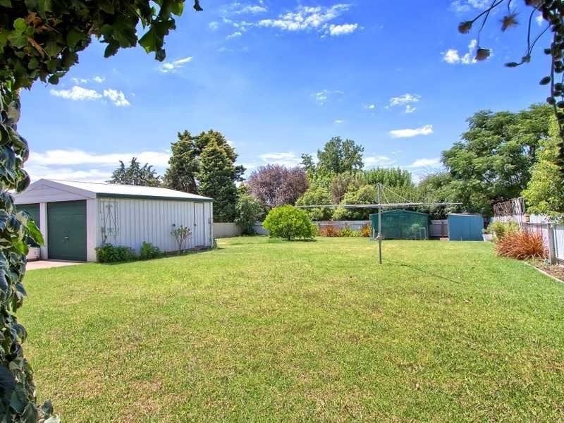 125 Grove Street, Kooringal NSW 2650