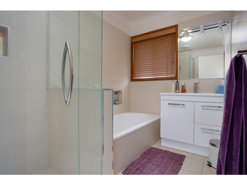 27 Allambie Way, Mount Austin NSW 2650