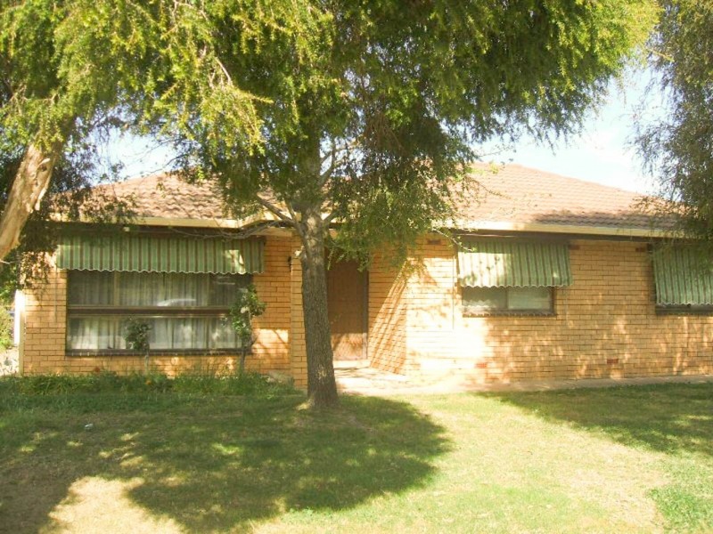 18 Lake Street, Lake Albert NSW 2650