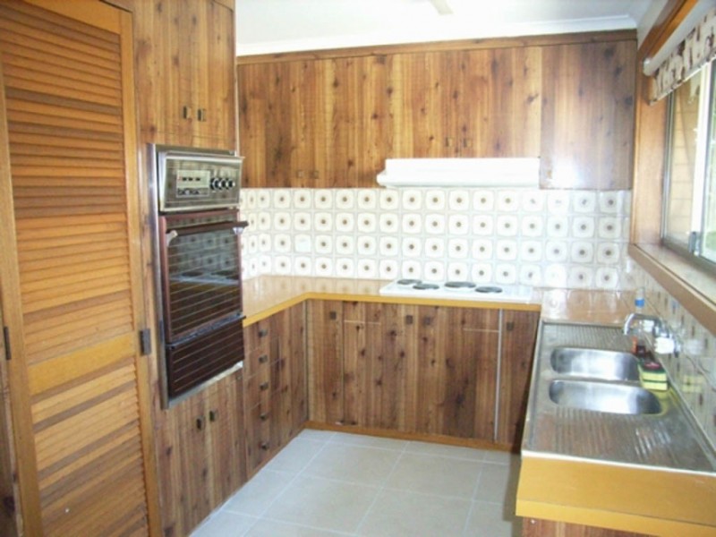 18 Lake Street, Lake Albert NSW 2650