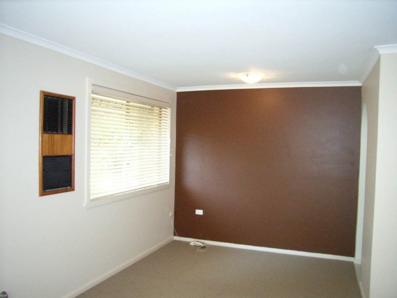18 Lake Street, Lake Albert NSW 2650