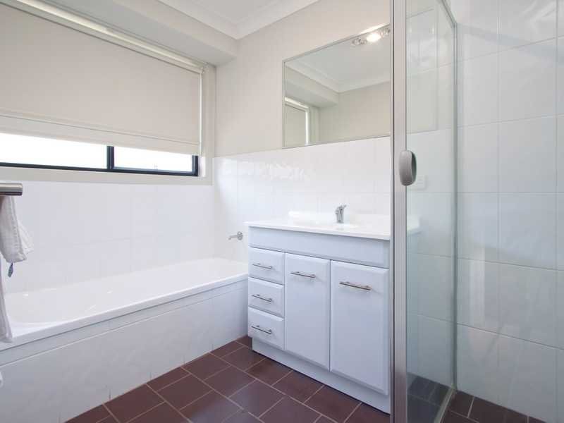 2/26 Dove Street, Mount Austin NSW 2650