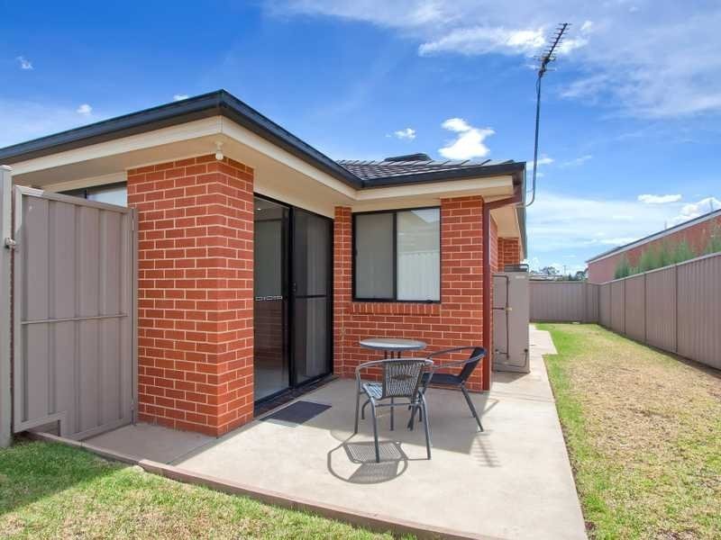 2/26 Dove Street, Mount Austin NSW 2650