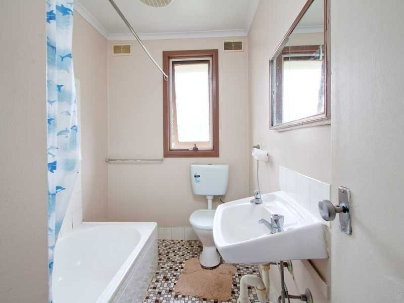 17 Warren Place, Mount Austin NSW 2650