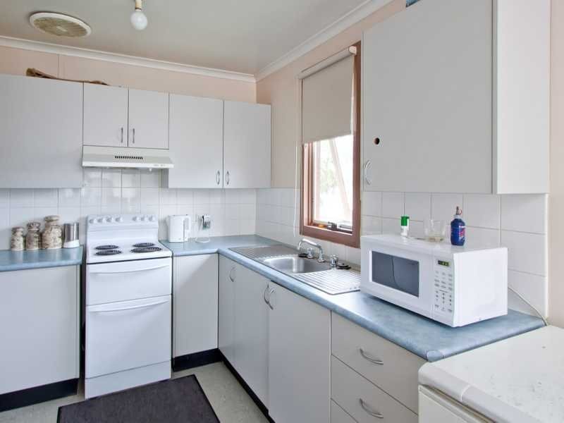 17 Warren Place, Mount Austin NSW 2650