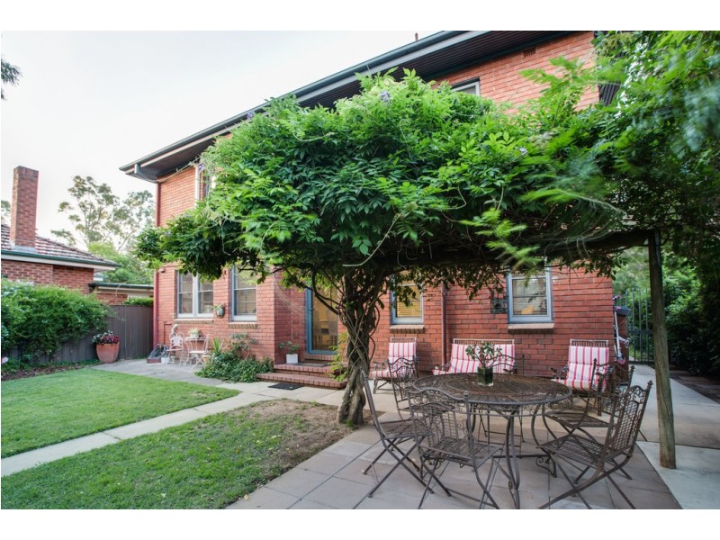 70 The Esplanade, Wagga Wagga NSW 2650