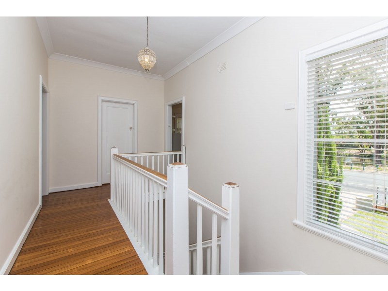 70 The Esplanade, Wagga Wagga NSW 2650