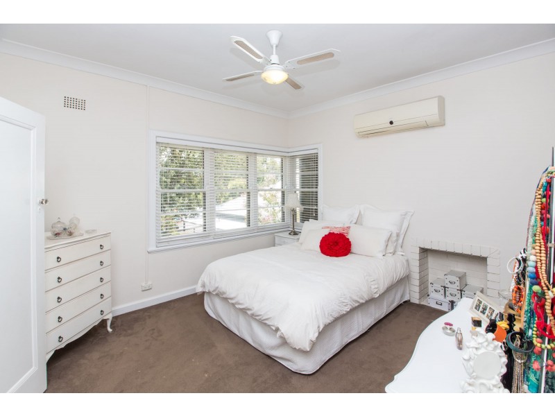 70 The Esplanade, Wagga Wagga NSW 2650