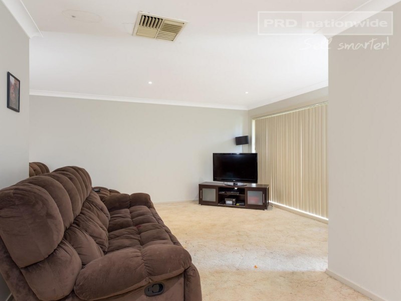 112 Undurra Drive, Glenfield Park NSW 2650