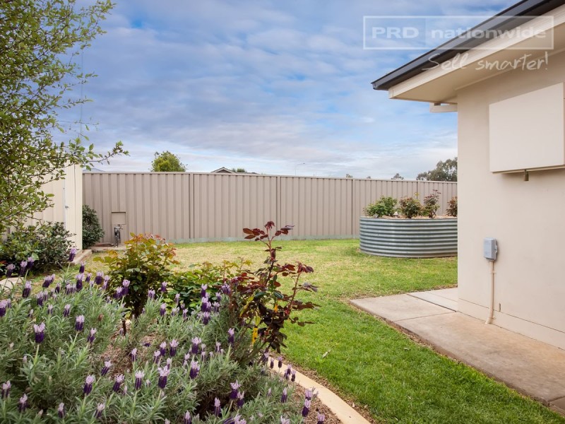 18 Barrima Drive, Glenfield Park NSW 2650