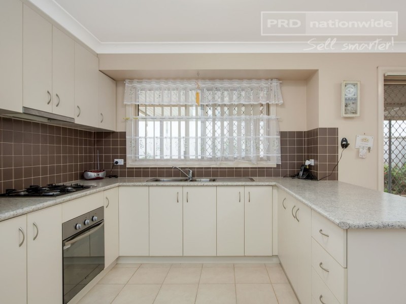 18 Barrima Drive, Glenfield Park NSW 2650