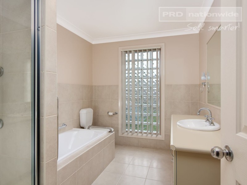 18 Barrima Drive, Glenfield Park NSW 2650