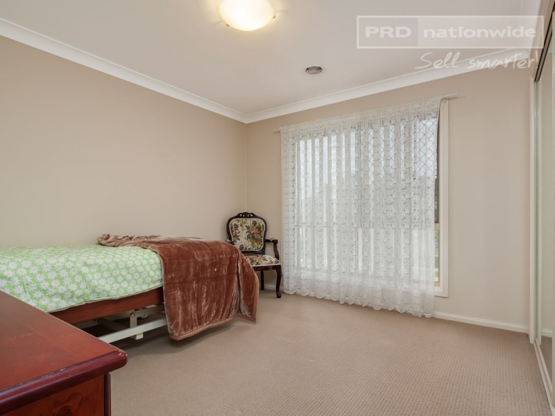 18 Barrima Drive, Glenfield Park NSW 2650