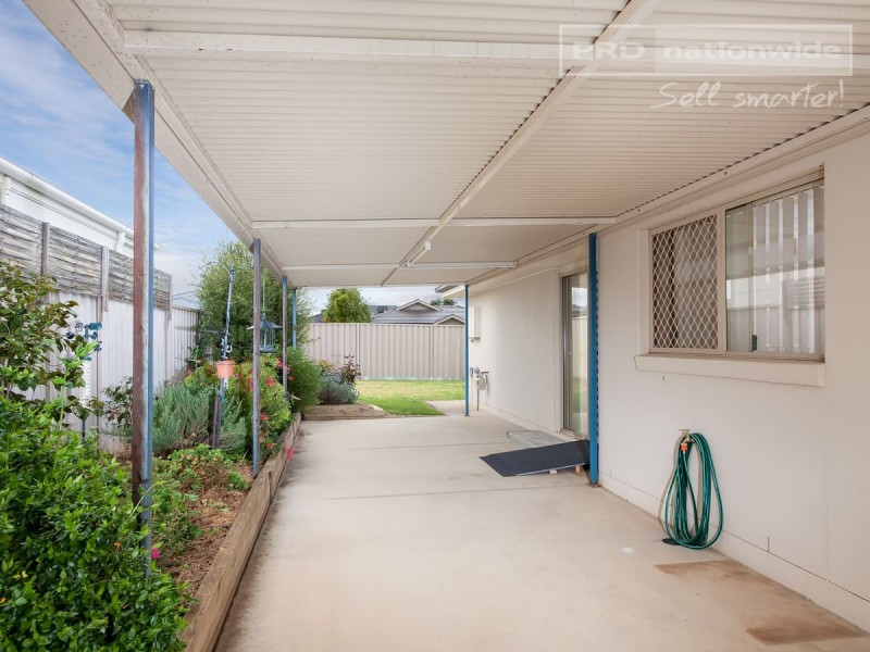 18 Barrima Drive, Glenfield Park NSW 2650