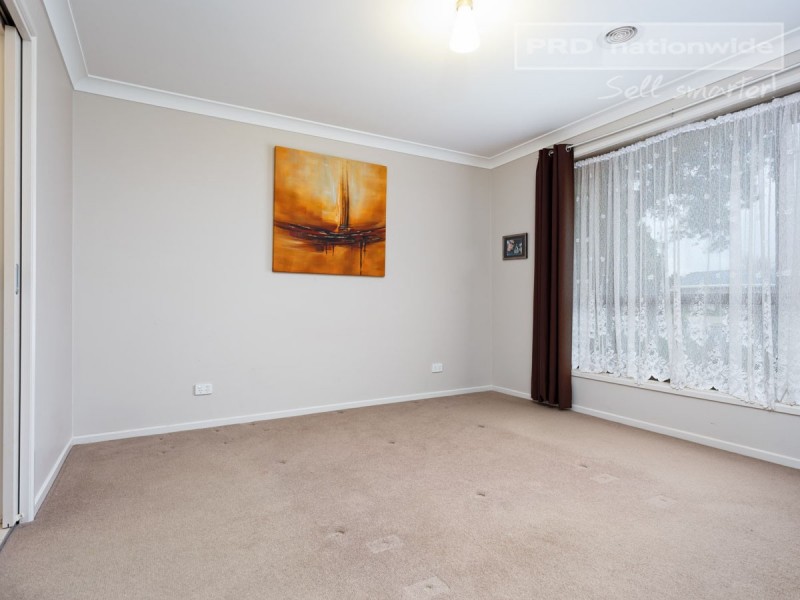 61 Undurra Drive, Glenfield Park NSW 2650