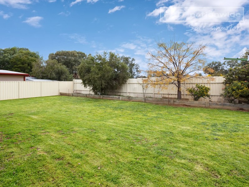 61 Undurra Drive, Glenfield Park NSW 2650