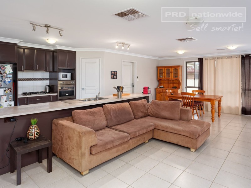 61 Undurra Drive, Glenfield Park NSW 2650