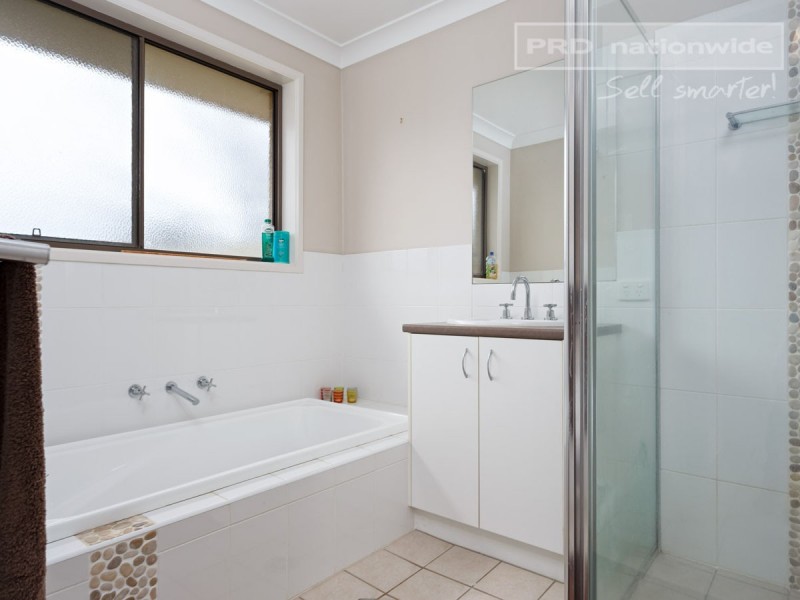 61 Undurra Drive, Glenfield Park NSW 2650