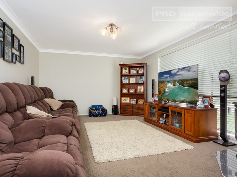 6 Naretha Street, Glenfield Park NSW 2650