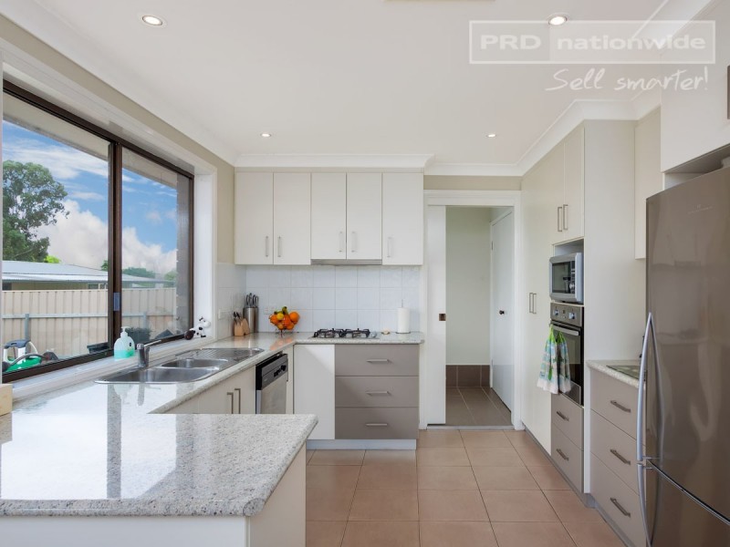 6 Naretha Street, Glenfield Park NSW 2650