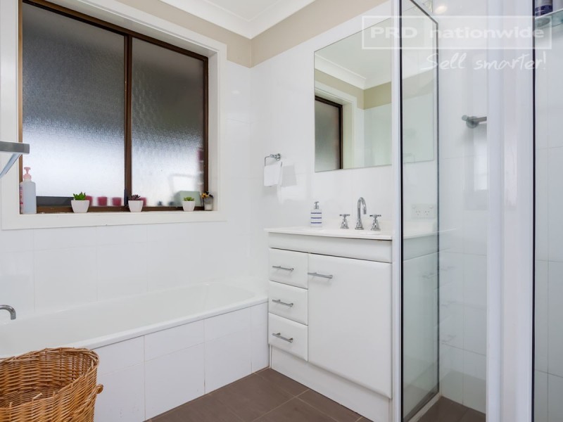 6 Naretha Street, Glenfield Park NSW 2650