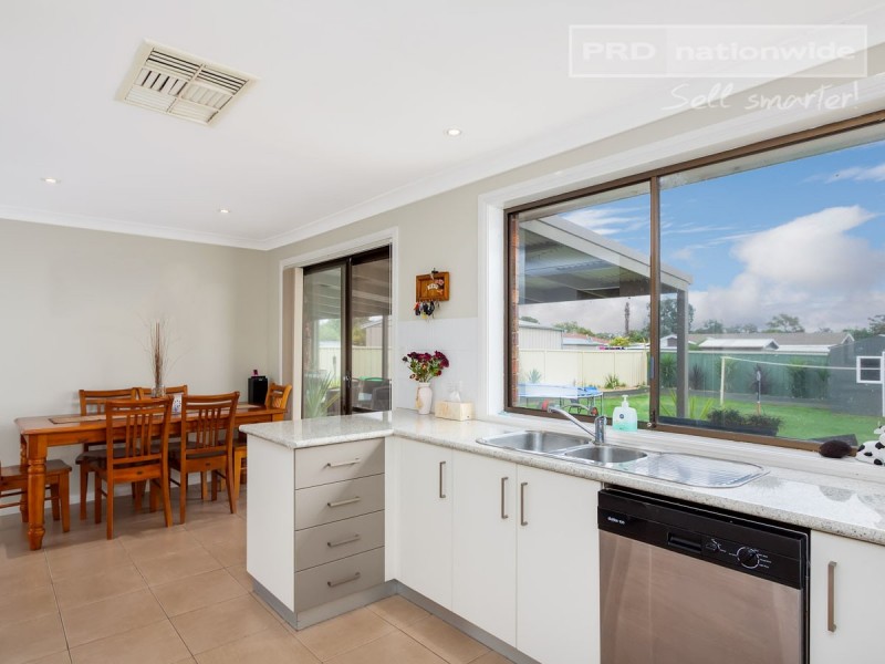 6 Naretha Street, Glenfield Park NSW 2650