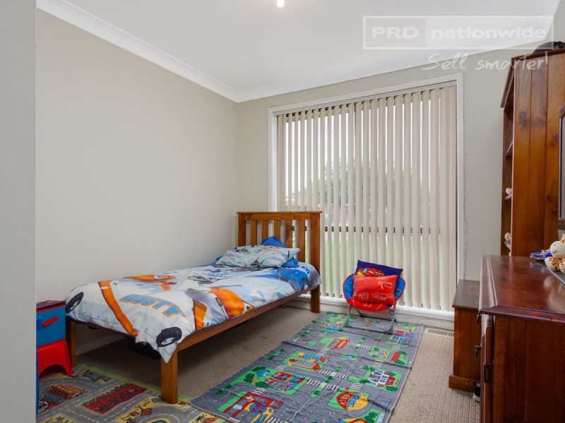 6 Naretha Street, Glenfield Park NSW 2650