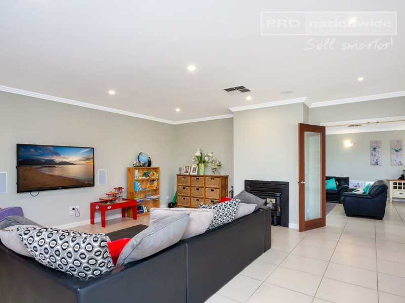 5 Veronica Place, Wagga Wagga NSW 2650