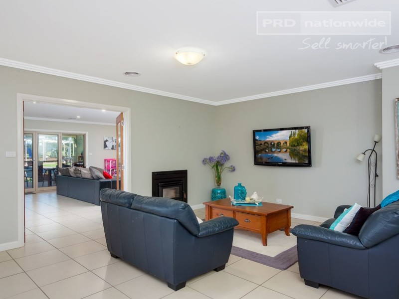 5 Veronica Place, Wagga Wagga NSW 2650