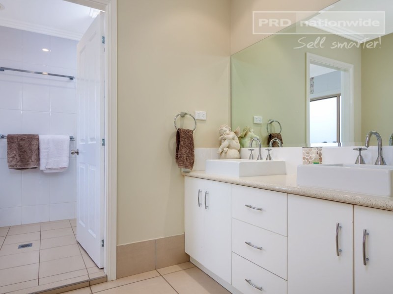 5 Veronica Place, Wagga Wagga NSW 2650