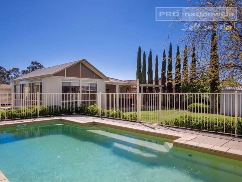 41 Balleroo Crescent, Glenfield Park NSW 2650