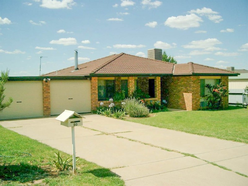 80 Undurra Drive, Glenfield Park NSW 2650