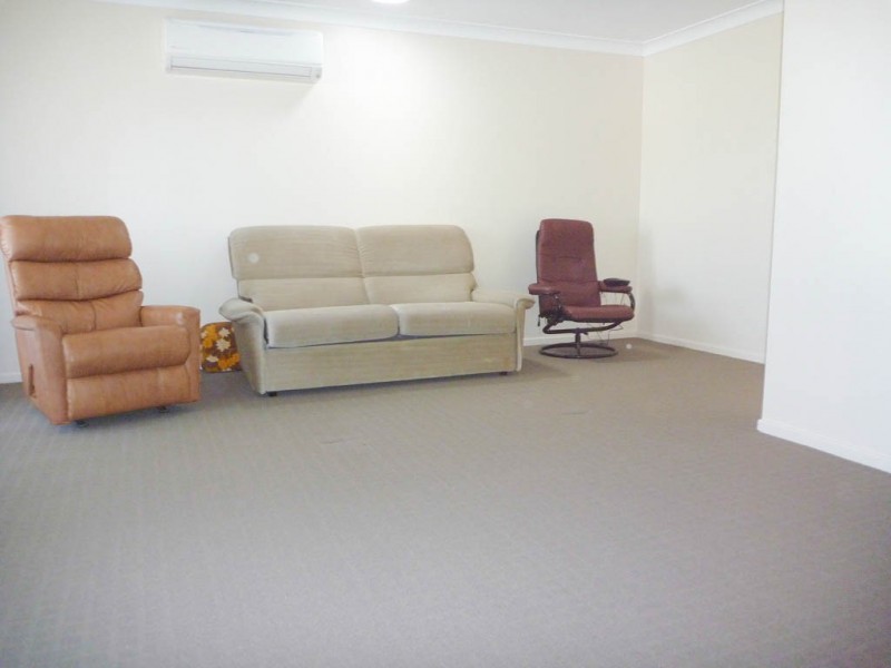 80 Undurra Drive, Glenfield Park NSW 2650