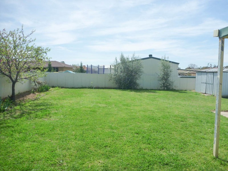 80 Undurra Drive, Glenfield Park NSW 2650