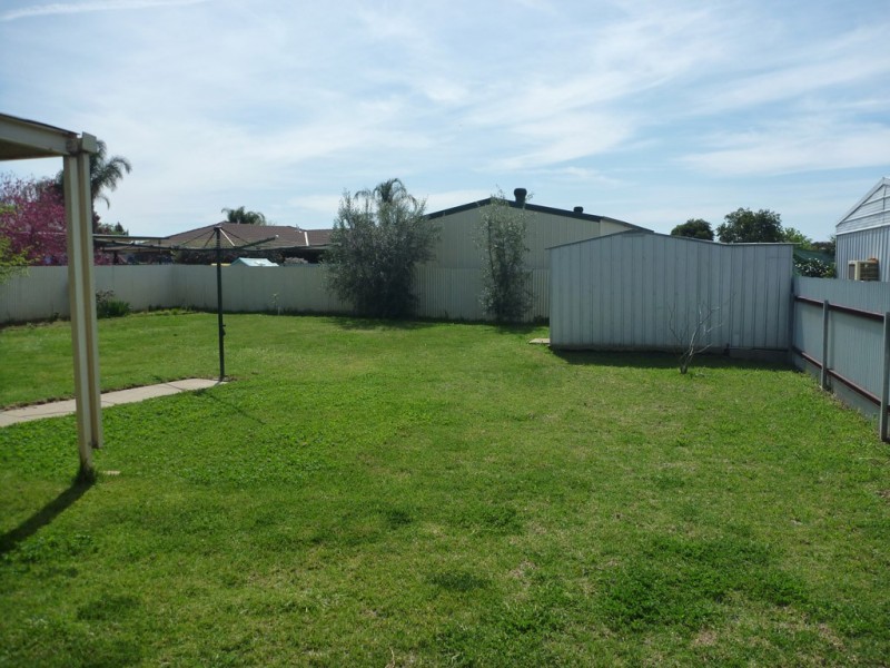 80 Undurra Drive, Glenfield Park NSW 2650