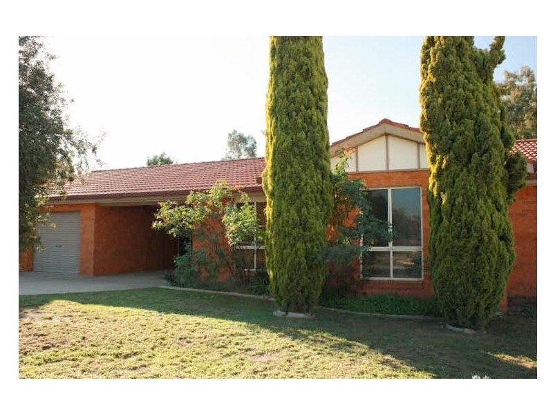 7 Cooba Place, Estella NSW 2650