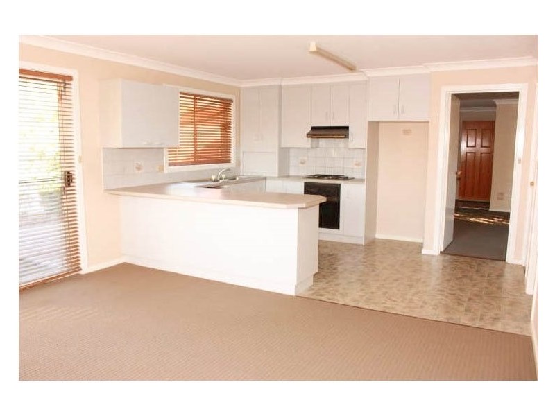 7 Cooba Place, Estella NSW 2650