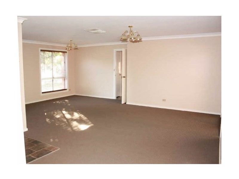 7 Cooba Place, Estella NSW 2650