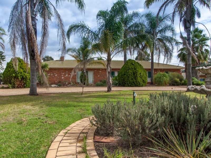 8 Pioneer Avenue, Gumly Gumly NSW 2652