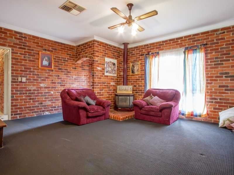 8 Pioneer Avenue, Gumly Gumly NSW 2652